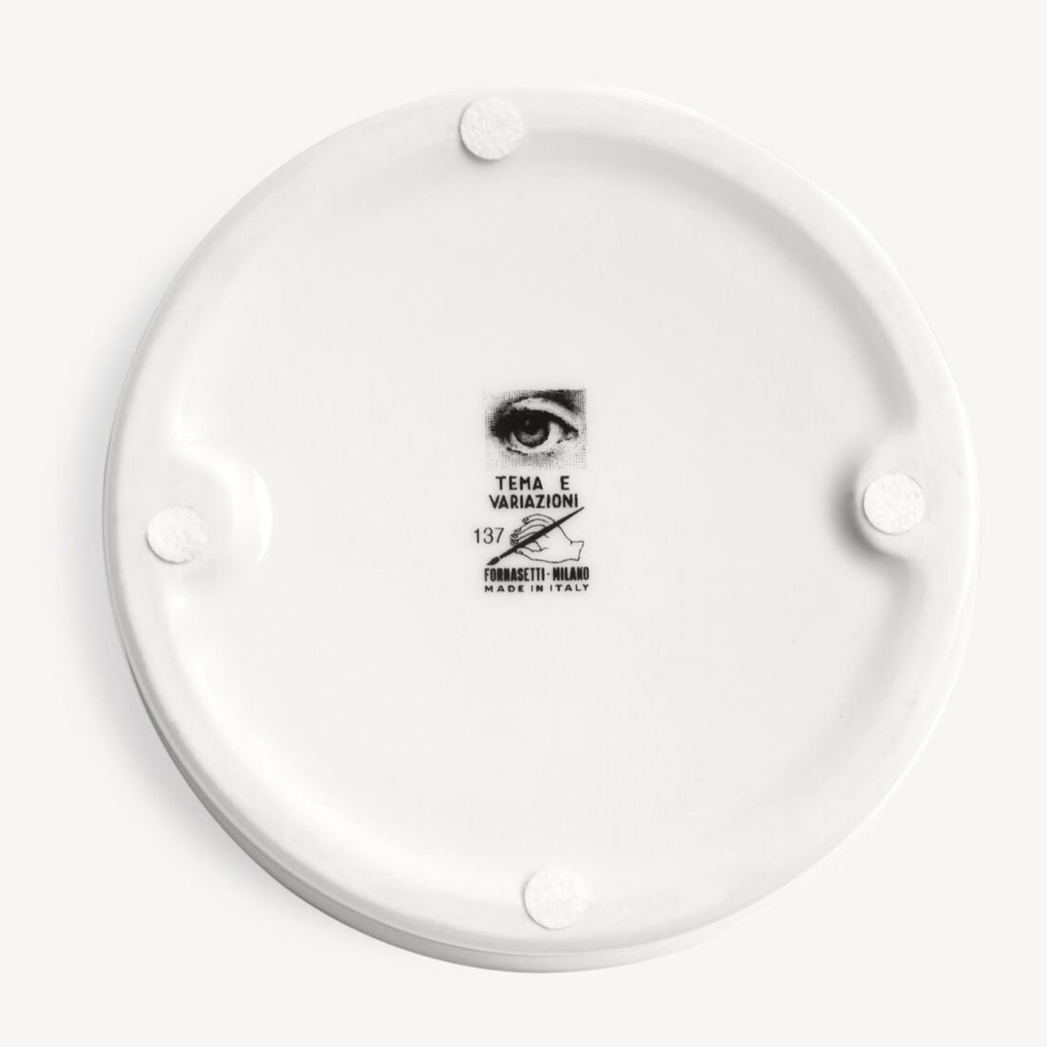 round-ashtray-tema-e-variazioni-n-137-black-white3