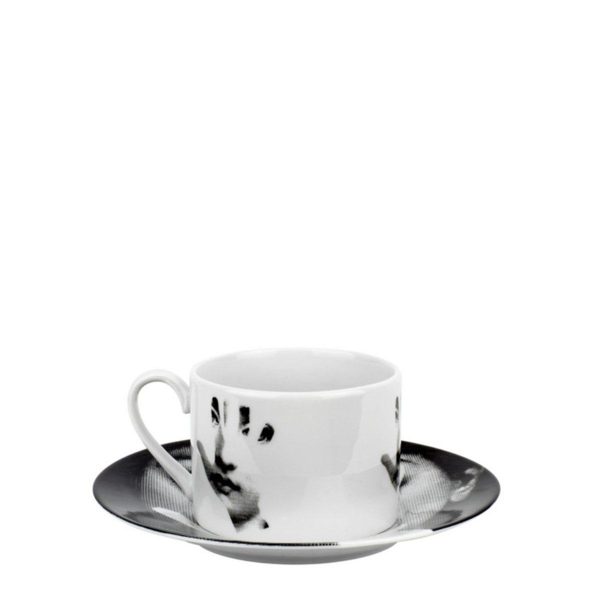 tea-cup-tema-e-variazioni-2005-mano-black-white