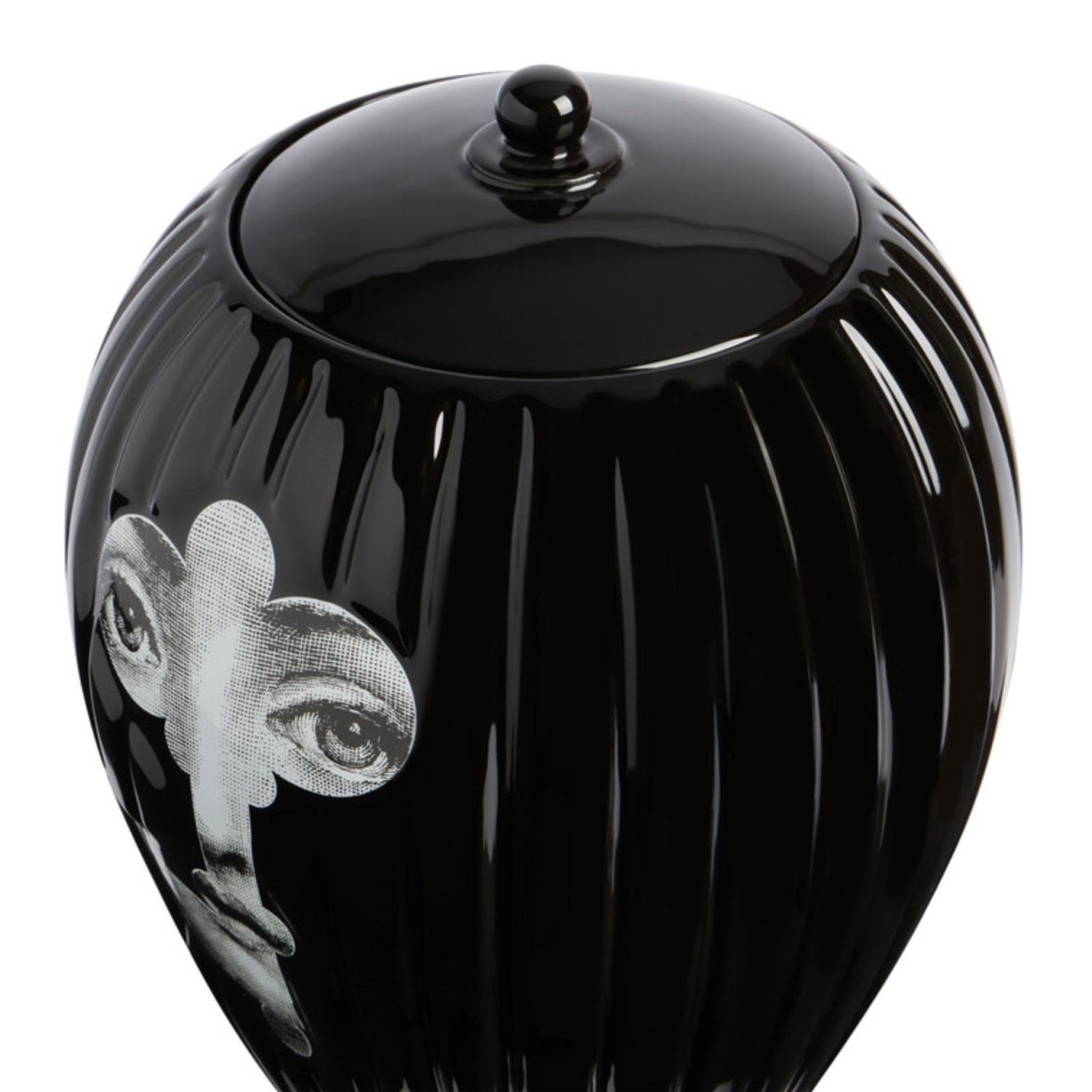 vase-serratura-rigato-verticale-black-white-on-black-3